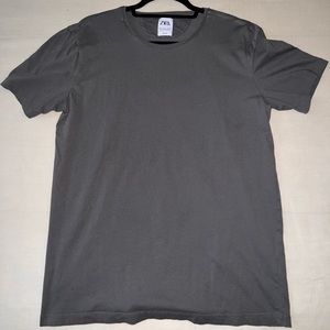 Men’s Zara short sleeve T-shirt in grey. Size Large